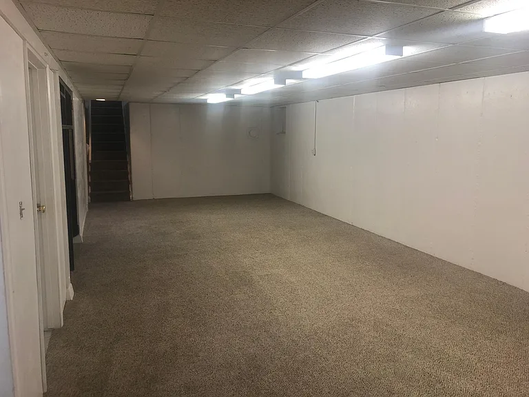 2076 Roach St — Photo 11