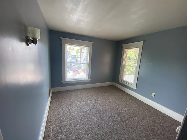 711 W 7th St #B — Photo 4