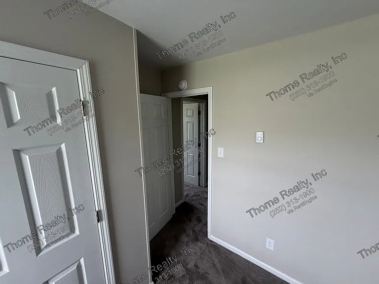 400 E Northern Blvd #39 — Photo 9