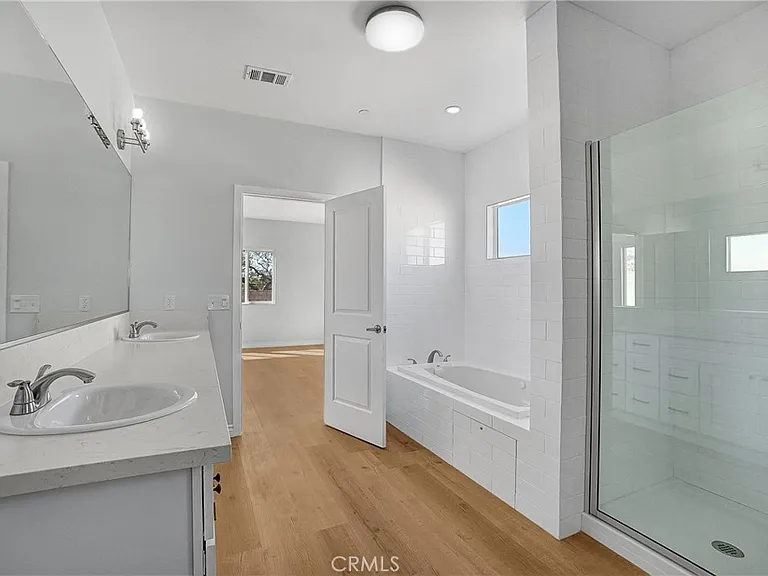 451 Hervey Ave — Photo 9