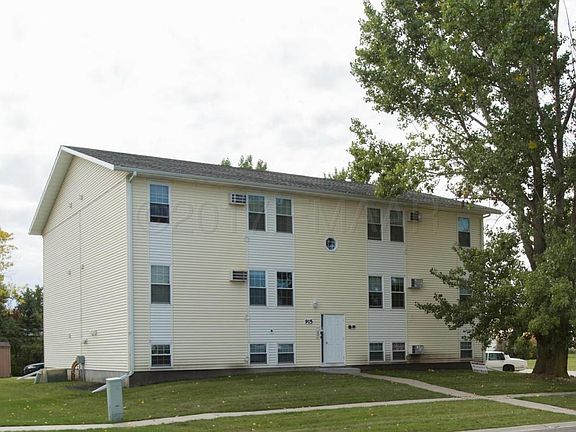 2nd image of 915 10th Ave W