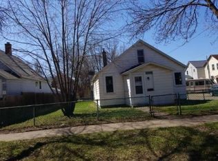 114 E 17th St, Hibbing, MN 55746