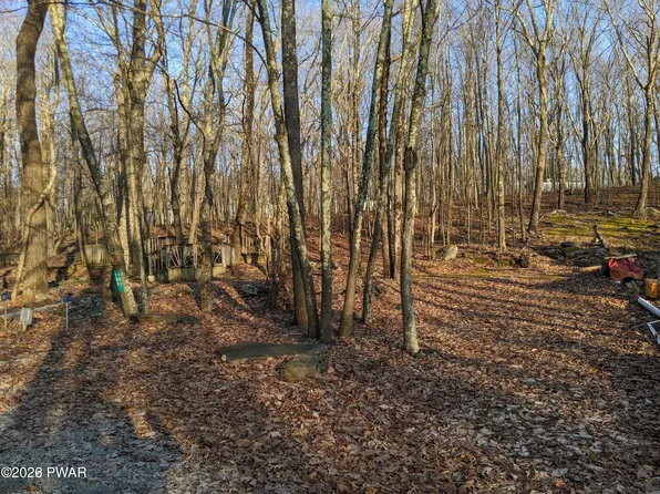 107 Walnut St, Shohola, PA 18458