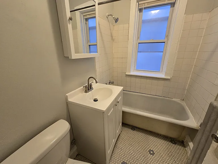 4826 N Avers Ave #2E — Photo 10