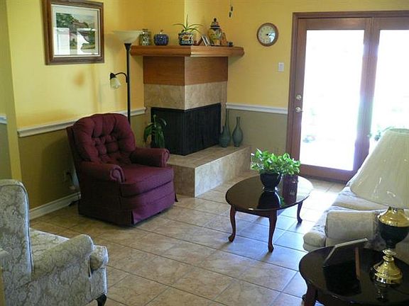 2nd image of 3308 Ivy Dr