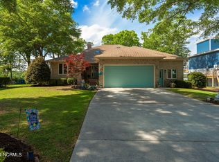 903 Chadwick Shores Dr, Sneads Ferry, NC 28460