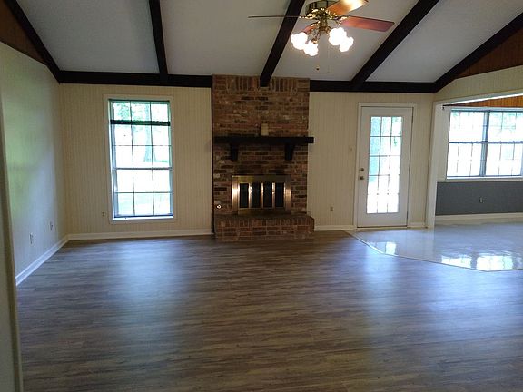 Shaw laminate flooring 5/20 