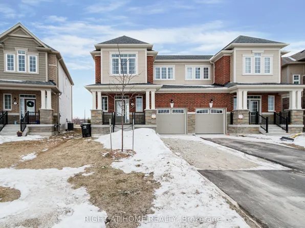 9 Mission St, Wasaga Beach, ON L9Z 1J7