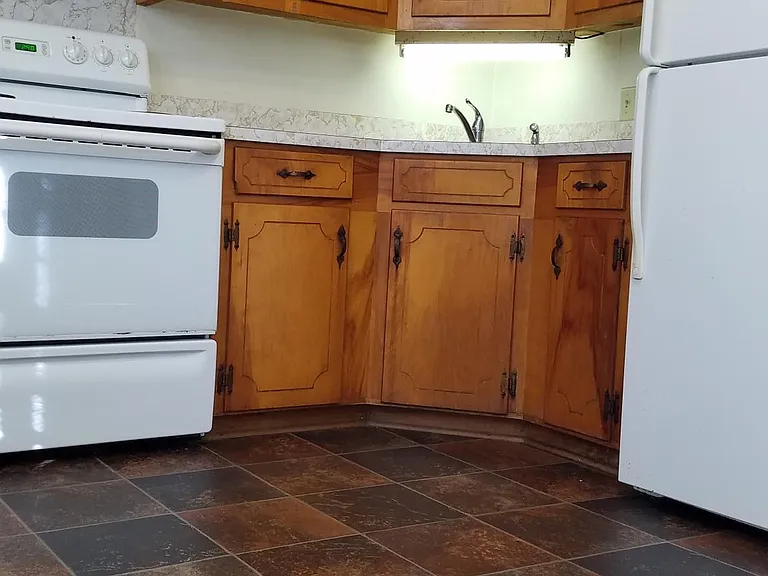 309 N Pine St — Photo 4