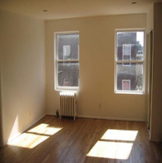 1st image of 152 W 10th St