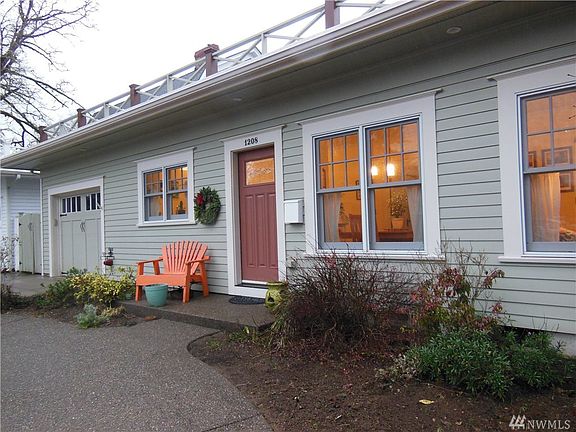 3rd image of 1208 Carlyon Ave SE