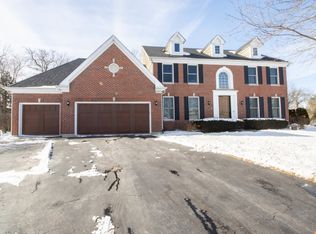 19W174 Millbrook Ct, Downers Grove, IL 60516