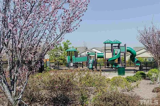 2816 Corbett Grove Dr — Photo 23
