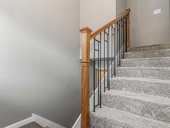 2nd image of 1048 W Spruce St
