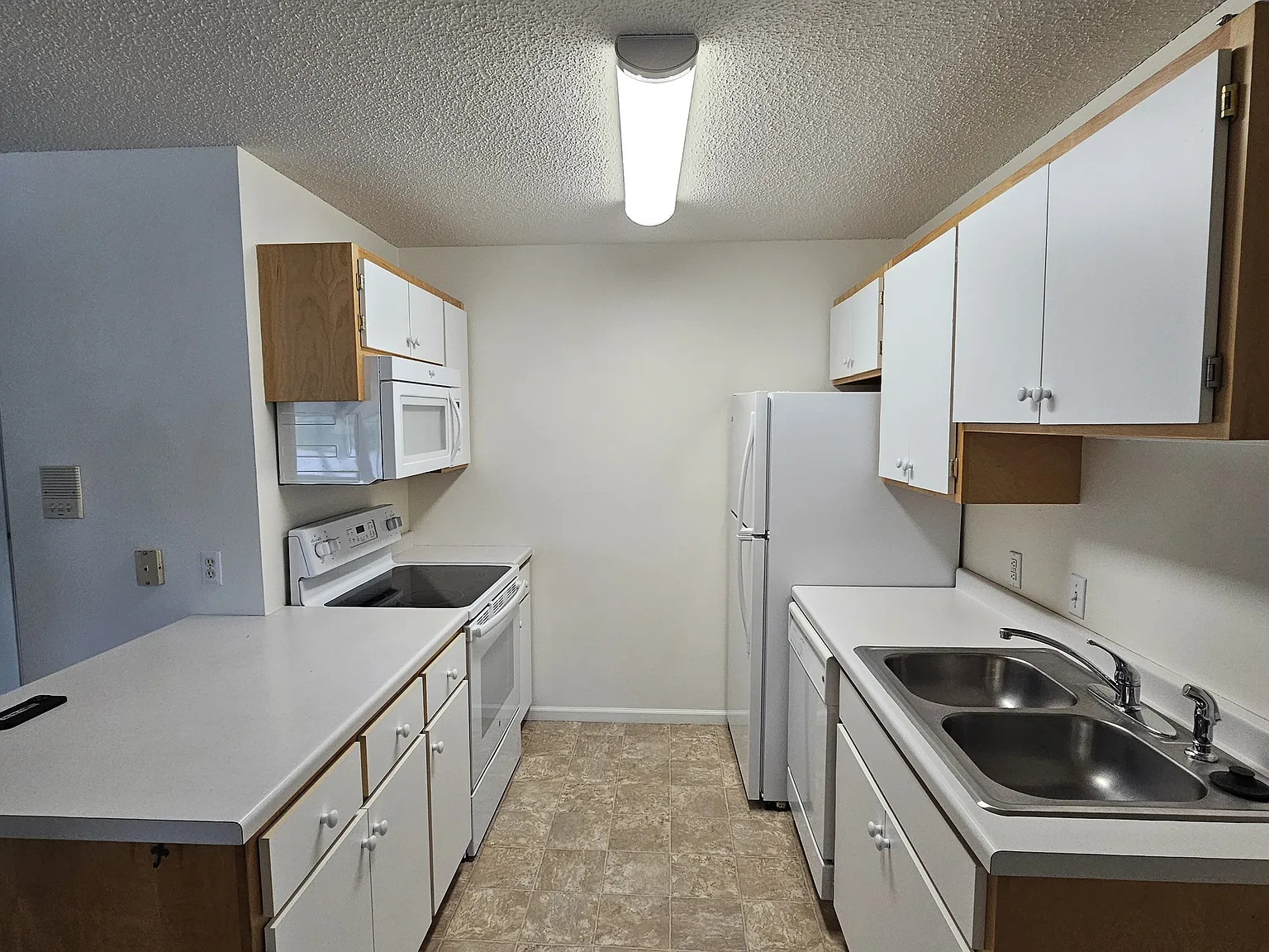 2 bed, 937 sqft, $1,400 — Photo 4