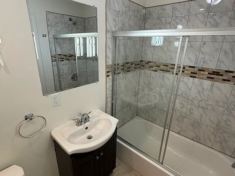 942 E 88th Pl — Photo 33