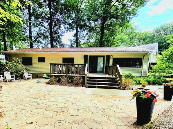 31 3rd St, South Haven, MI 49090