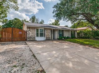 411 W Ash Ln, Euless, TX 76039