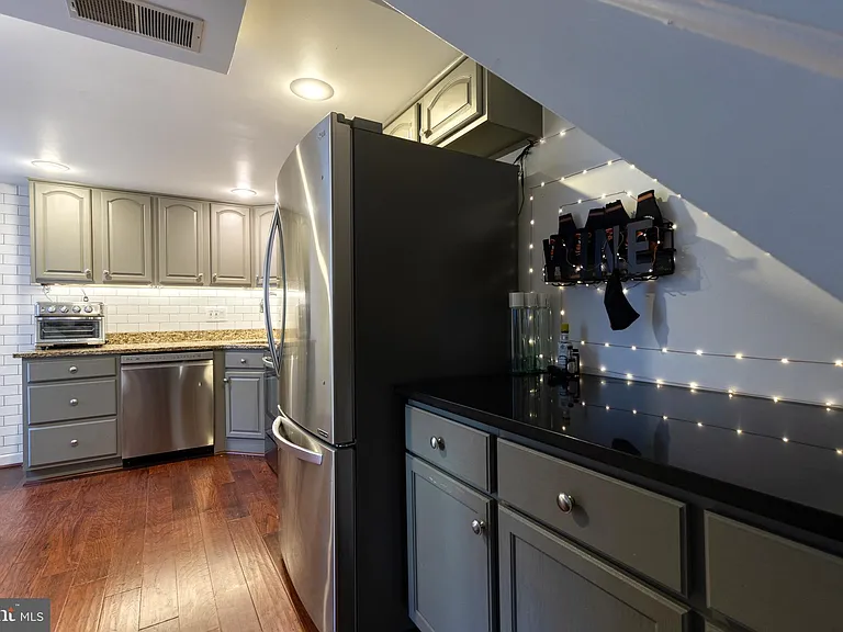 2218 Fleet St — Photo 11