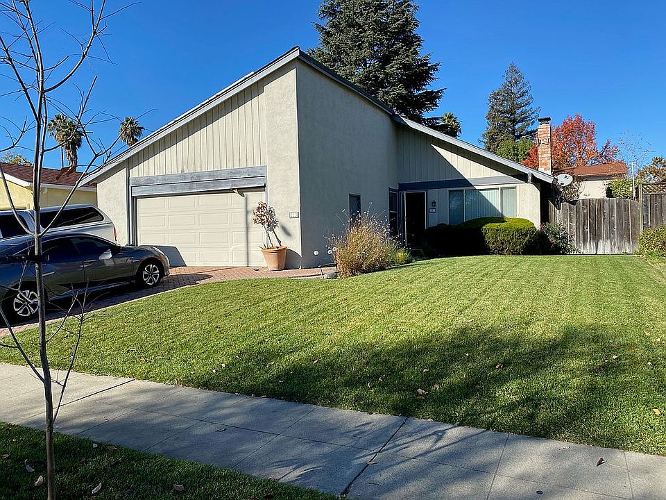 1st image of 241 Vineyard Dr