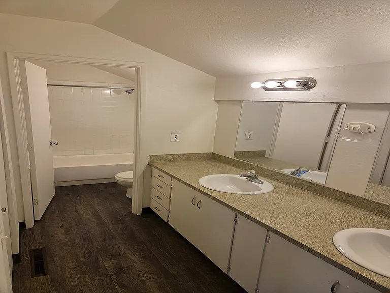 Welcome Home to Oak Creek Townhomes!