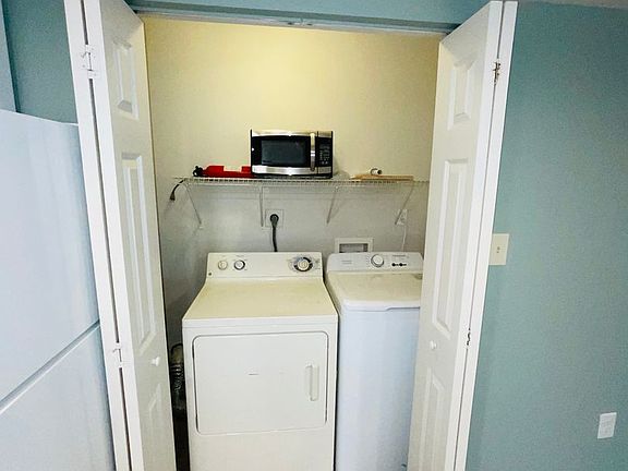 4th image of 1206 Carlton Ct #104