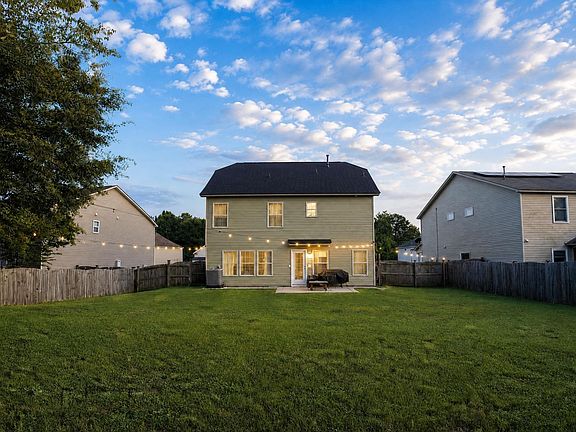 3rd image of 612 Colony Lakes Dr
