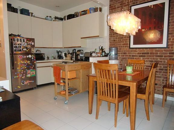 4th image of 61 W 70th St APT 4