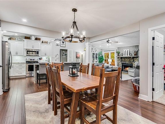4th image of 840 Eagle Mountain Dr E