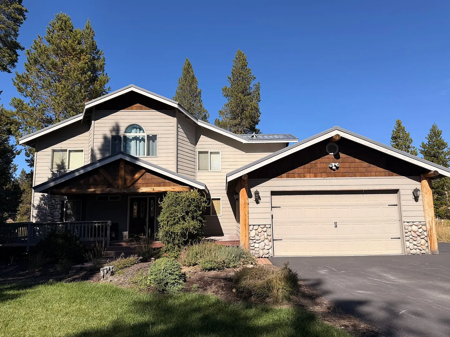 Furnished Riverfront Home With Private Dock & Hot Tub Near Sunriver! — Photo 4