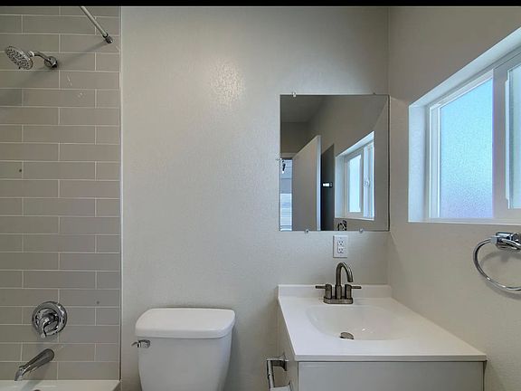 4th image of 908 E Pasadena Ave #2