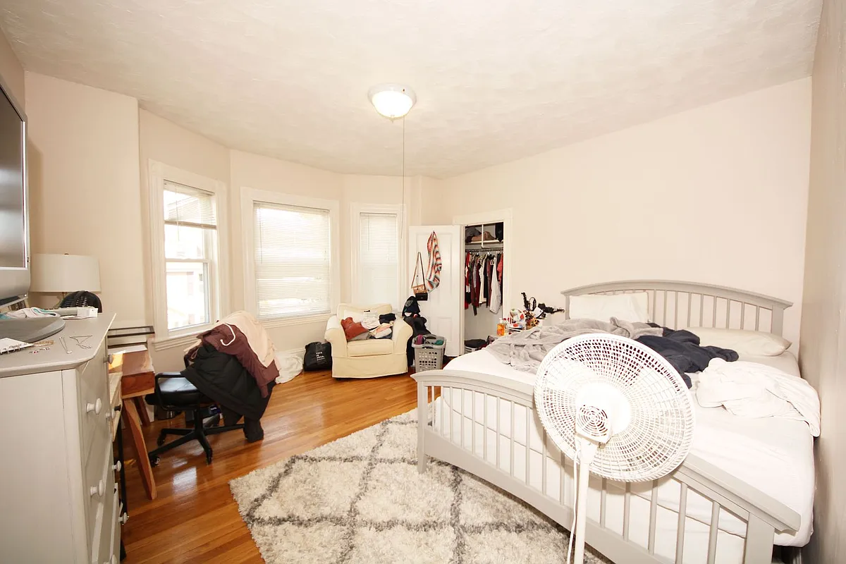 Building Photo - 60 Bedford St #2