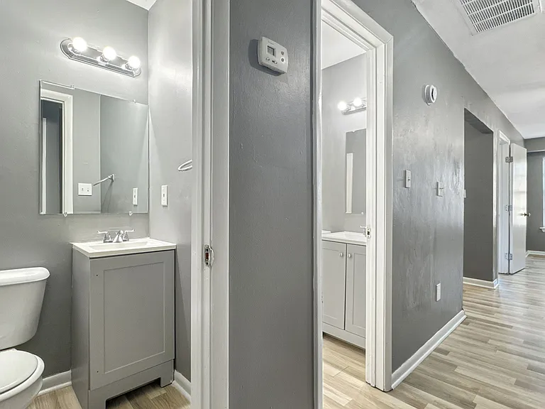 1100 Wilson Rd #7 — Photo 5