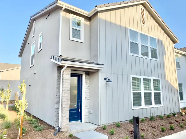 2846 E Tamarind Dr, Fresno, CA 93730