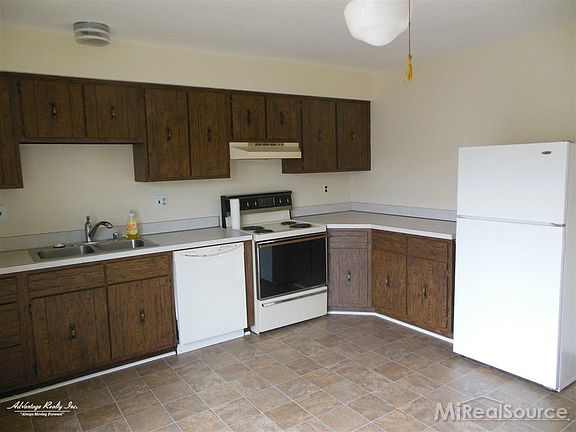 3rd image of 47436 Brent Ct