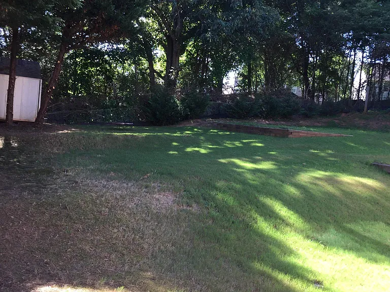 2410 Mindy Ln — Photo 16
