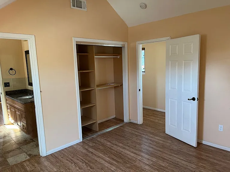 1428 Chino St — Photo 10