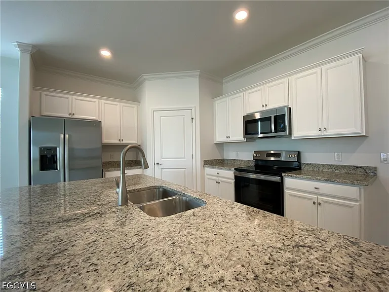 14662 Cantabria Dr — Photo 27