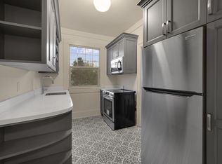De Luxe Apartments LLC, Seattle, WA 98122