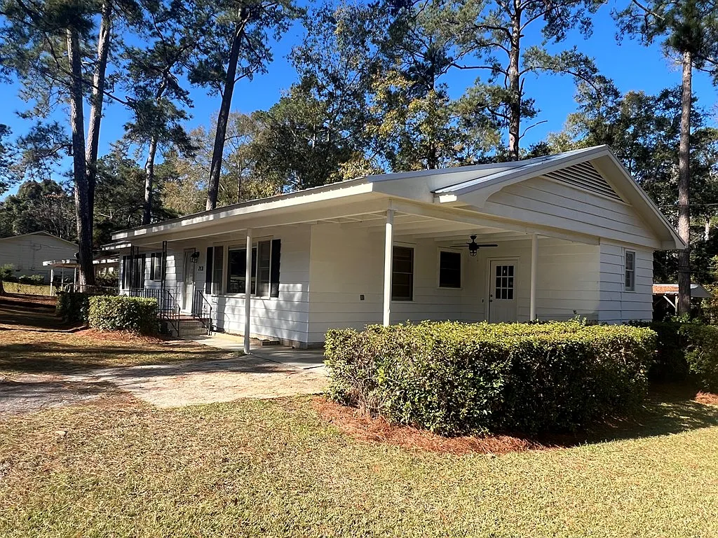 3 bed, 1.5 bath, 1247 sqft, $1,750 — Photo 4