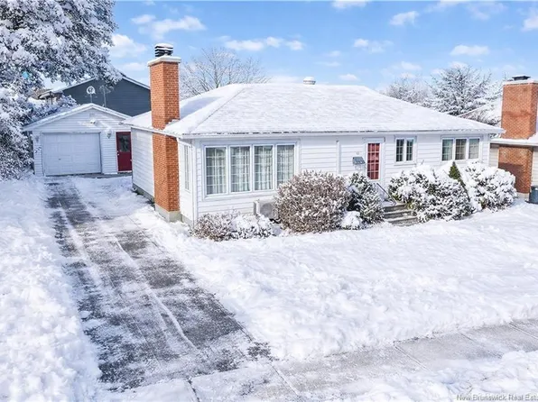 18 Carney Ave, Moncton, NB E1C 4H5