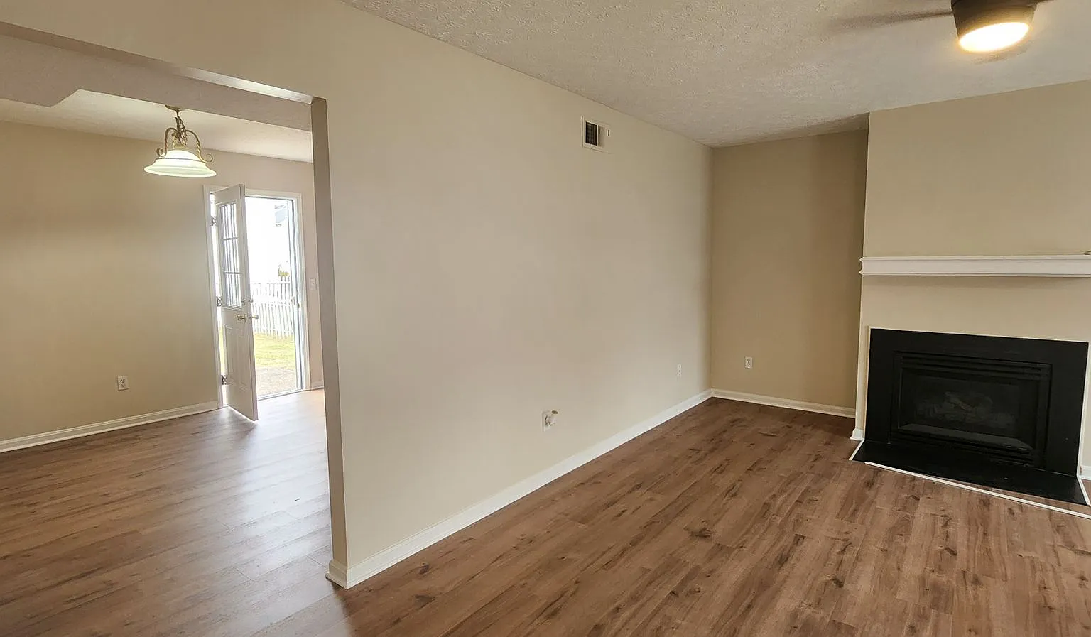 Fantastic 3 Bedrooms & 1.5 Bathroom, Two Story with a Garage! Freshened Paint throughout! Newer P... — Photo 2