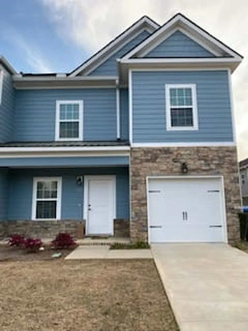 Available NOW Fully Furnished in Orchard Landing — Photo 1