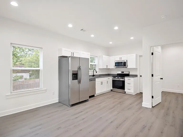 212 S Park St — Photo 1