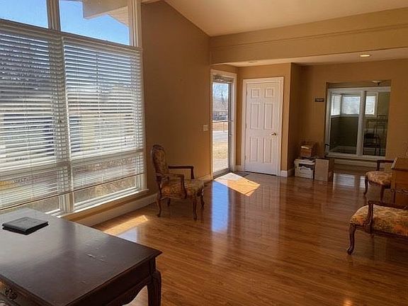 4th image of 905 W Everly Brothers Blvd