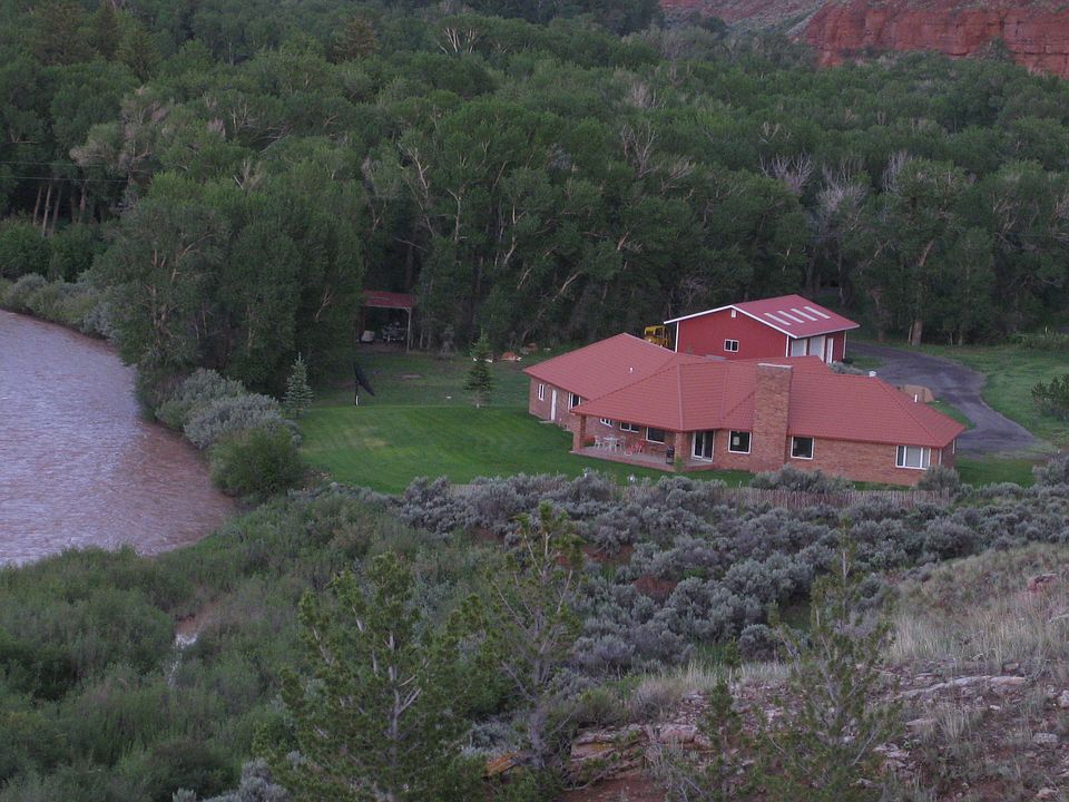 1000' Wind River frontage