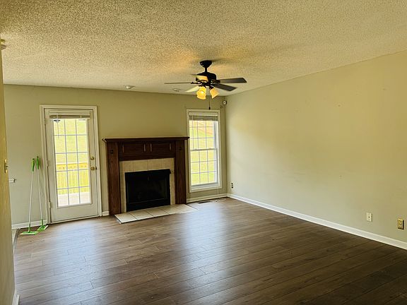 4th image of 1025 Persimmon Ct