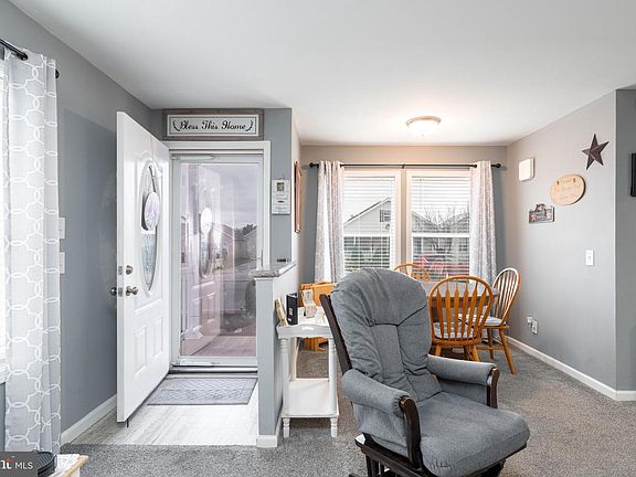 4th image of 36 Paul Revere Ct