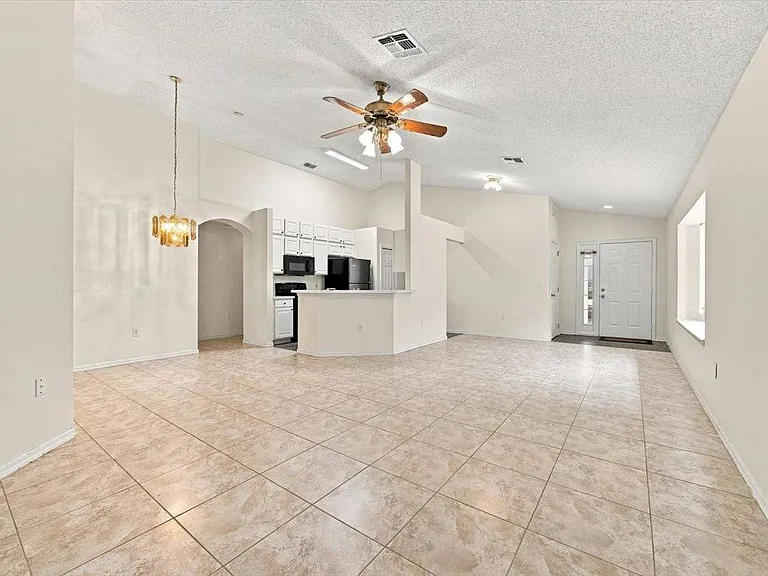 2393 Paulette Dr — Photo 6