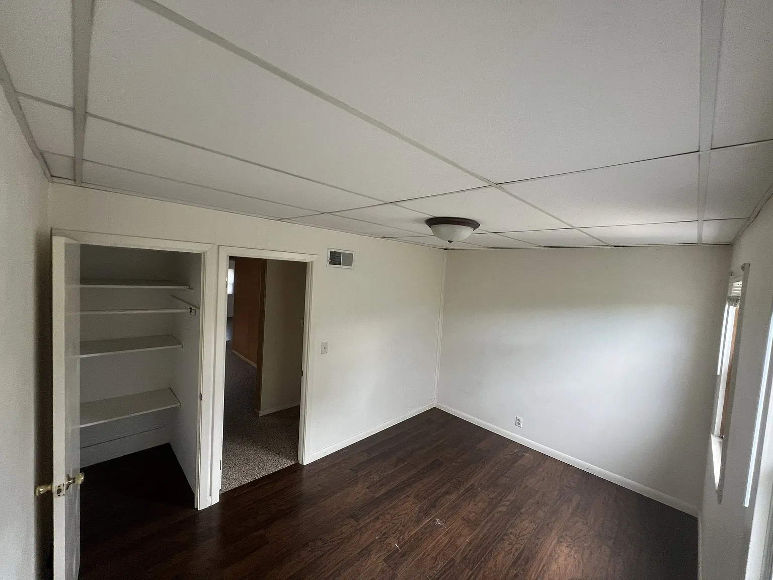 4 bed, $1,940 — Photo 2